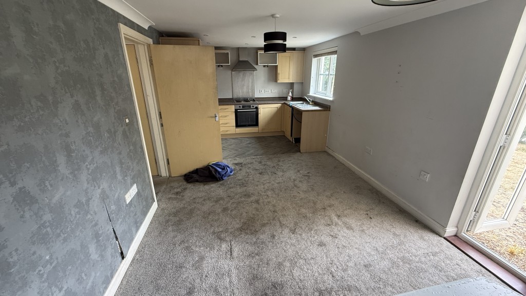 Lot: 204 - VACANT GROUND FLOOR FLAT WITH PARKING - Internal image of living/kitchen
